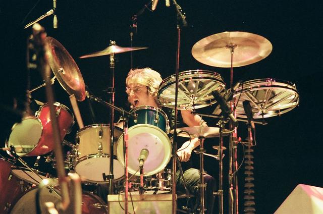 LONDON, UNITED KINGDOM - OCTOBER 28: Drummer Alan White of Yes performs on stage at Wembley Arena, on October 28th, 1978 in London, England. (Photo by Pete Still/Redferns)