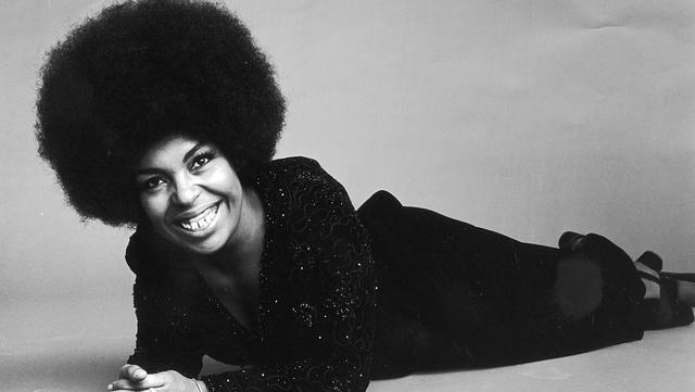 5th November 1969: Full-length studio portrait of American pop singer Roberta Flack smiling while laying on the floor, propped up on her elbows. (Photo by Jack Robinson/Hulton Archive/Getty Images)