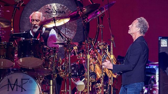 INGLEWOOD, CA - NOVEMBER 28: Guitarist/vocalist Lindsey Buckingham (R) and drummer Mick Fleetwood of Fleetwood Mac perform on stage at The Forum on November 28, 2014 in Inglewood, California. (Photo by Daniel Knighton/WireImage)