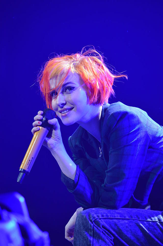  Hayley Williams of Paramore performs onstage at KISS 108's Jingle Ball 2013>> at TD Banknorth Garden on December 14, 2013 in Boston, Massachusetts. (Photo by Harry Woods/FilmMagic)